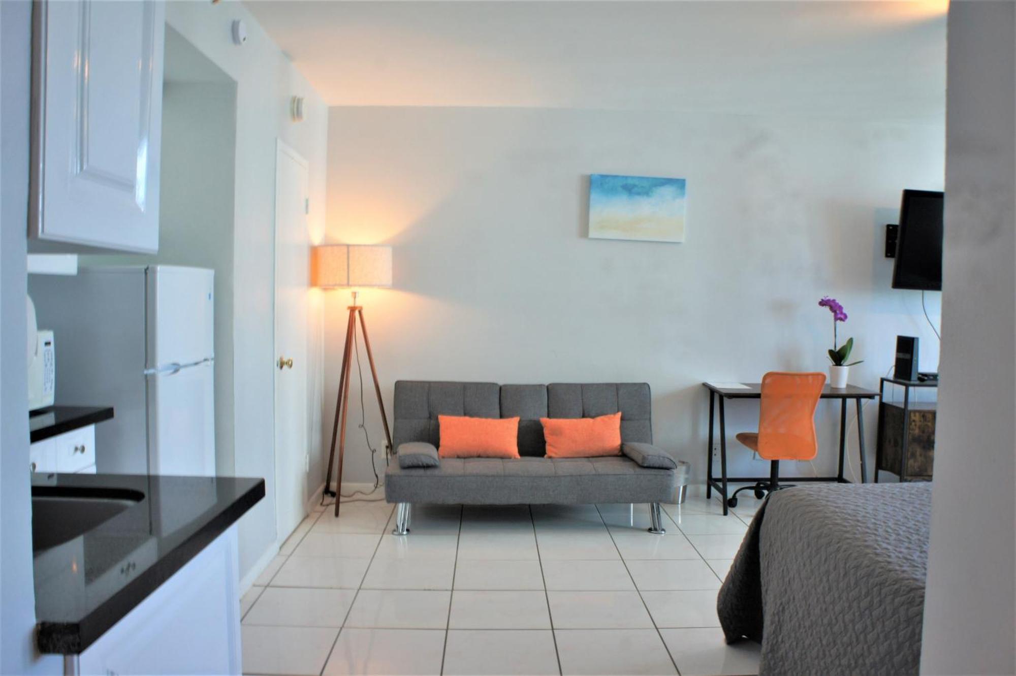 Large Corner Apartment For Up To 4 Guests With Free Parking And Direct Beach Access Miami Beach Room photo