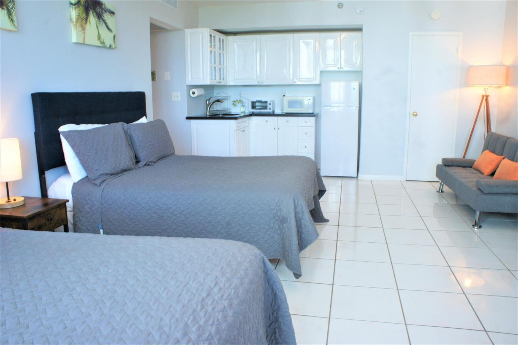 Large Corner Apartment For Up To 4 Guests With Free Parking And Direct Beach Access Miami Beach Room photo