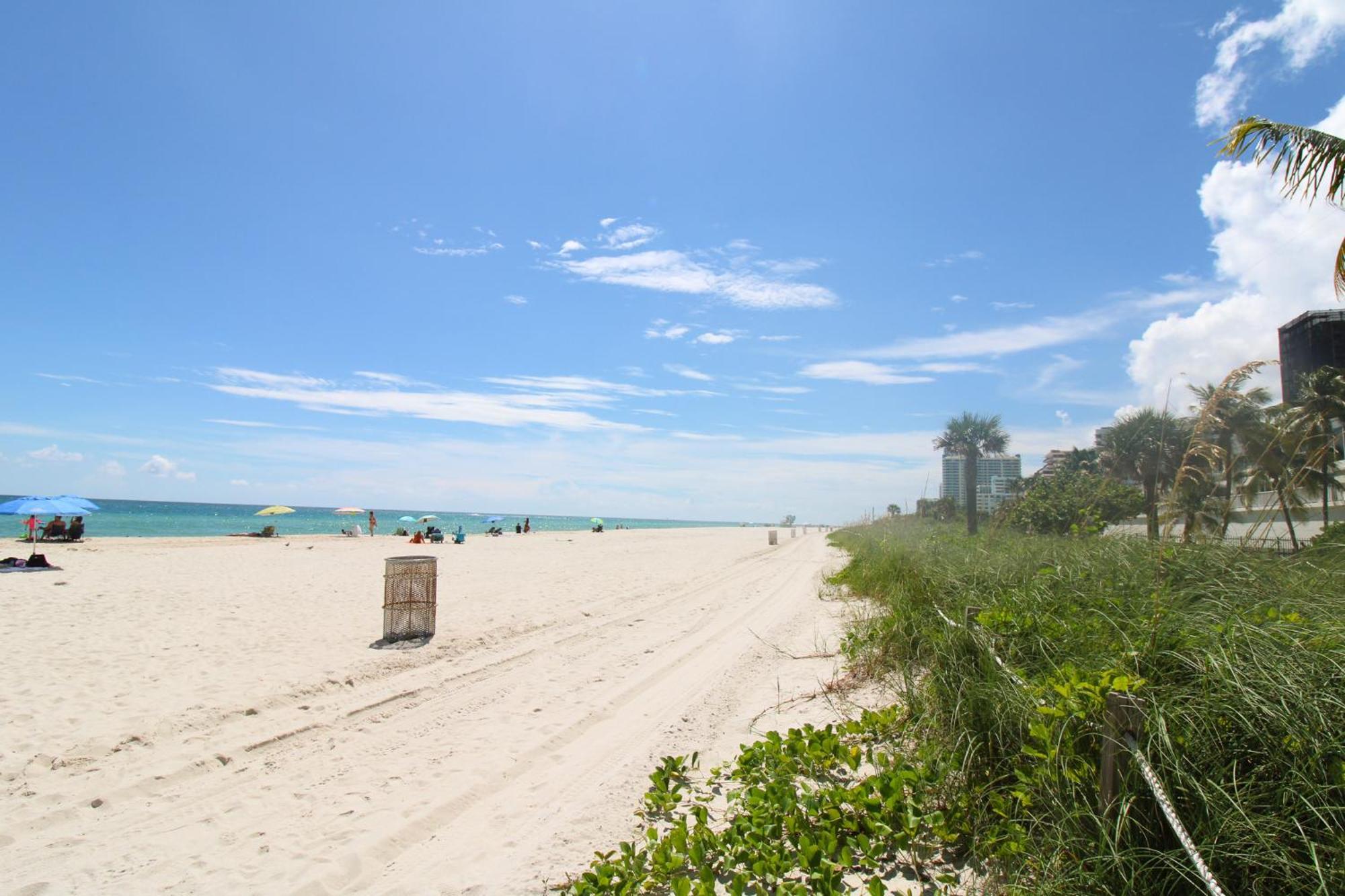 Large Corner Apartment For Up To 4 Guests With Free Parking And Direct Beach Access Miami Beach Exterior photo